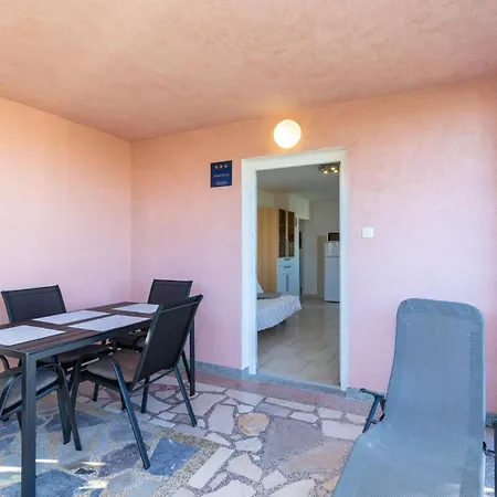 Alojzija - Mali First Floor - Mpolo Apartmán