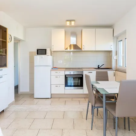 Apartmán Alojzija - Mali First Floor - Mpolo