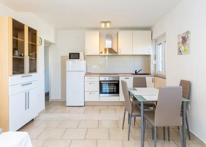 Apartmán Alojzija - Mali First Floor - Mpolo